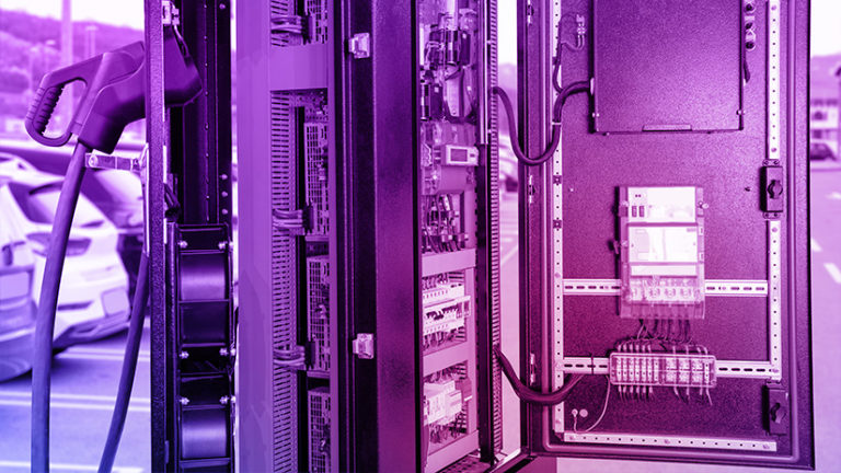 Wartung einer DC-Ladestation, Inneres einer Ladesäule