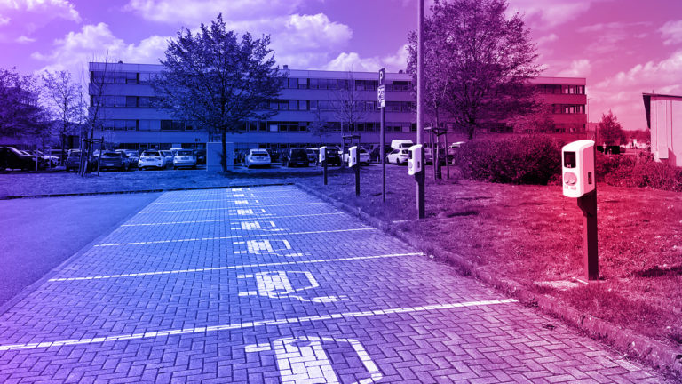 Ladestationen auf Firmenparkplatz