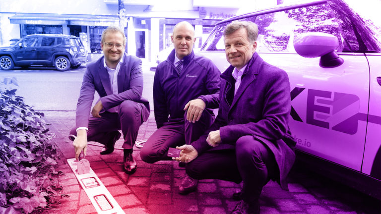 Eröffnung Ladebordstein in Köln: Vertreter von RheinEnergie, Rheinmetall und Stadt Köln