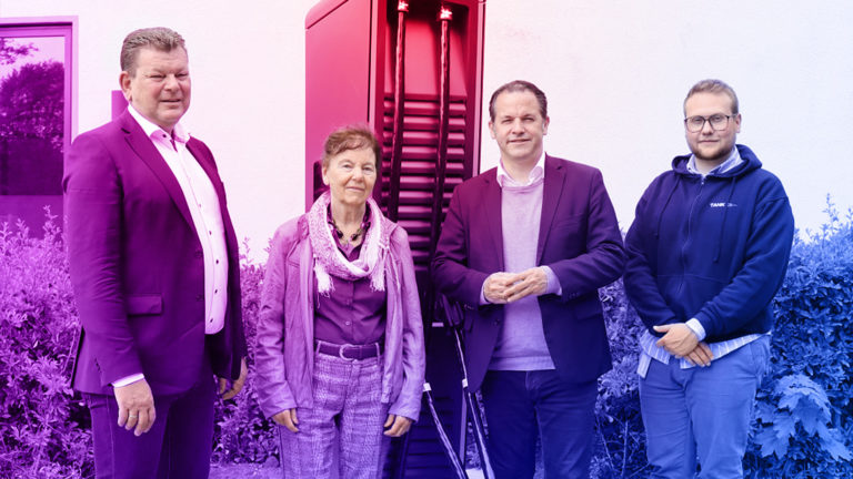 Inbetriebnahme Schnellladestation in Pulheim, Vertreter von TankE, Stadtwerke Pulheim und Stadt Pulheim