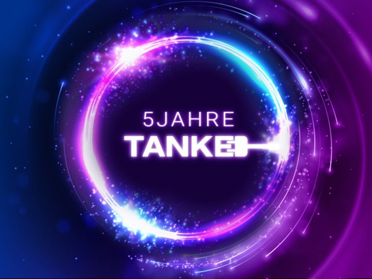 Schriftzug 5 Jahre TankE auf neonfarbenem Untergrund