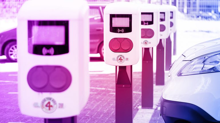 Ladestationen mit Charge4Kids Sticker