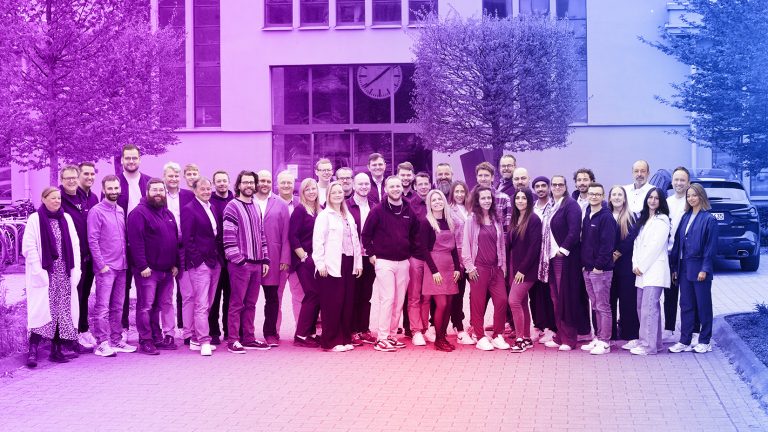 Das gesamte TankE Team vor dem Gebäude